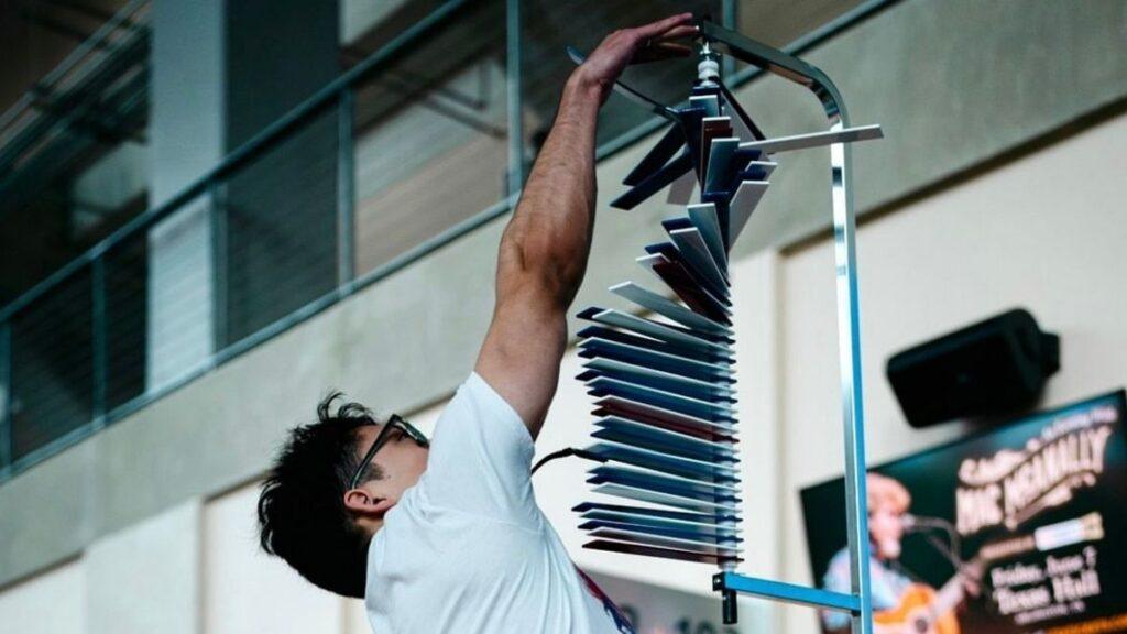 vertec jump trainer with athlete jumping